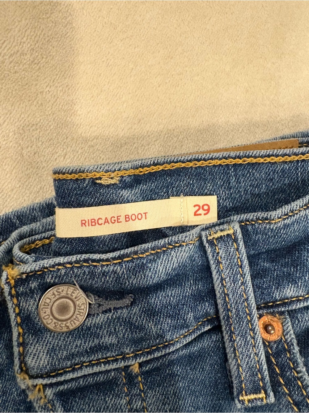 Levi’s Ribcage Bootcut - Picture 2 of 2